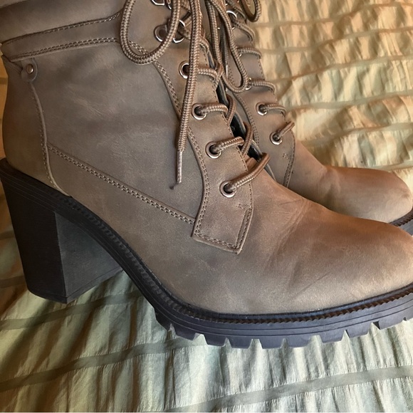 Torrid Olive Green Brown Suede Heeled Moto Boots Size 10.5 - Picture 9 of 9